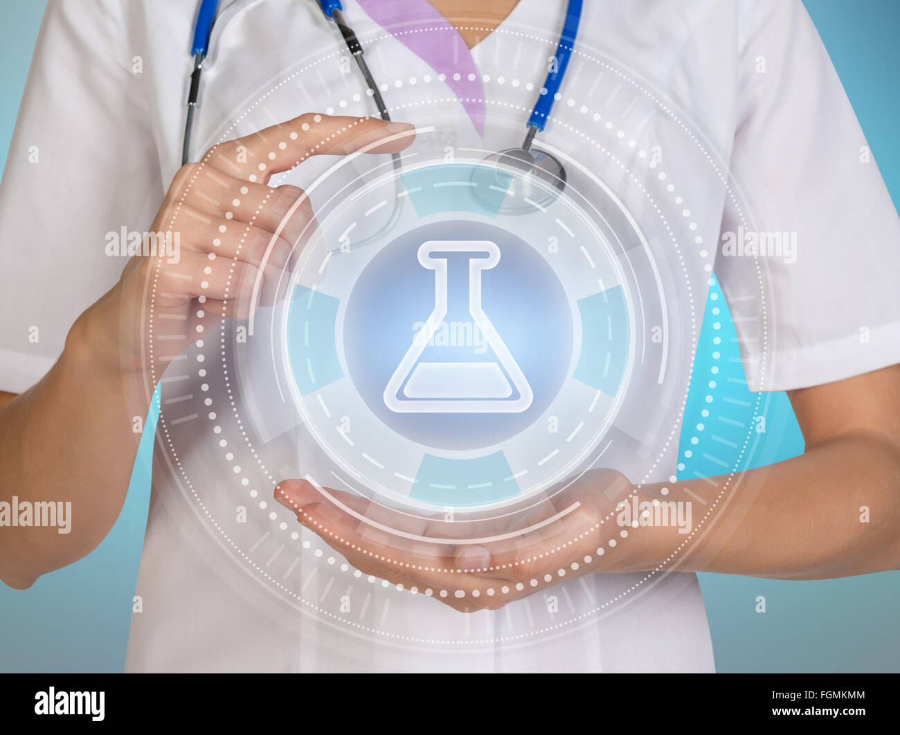 Medico di Medicina lavora con i moderni computer interfaccia come concetto Foto Stock