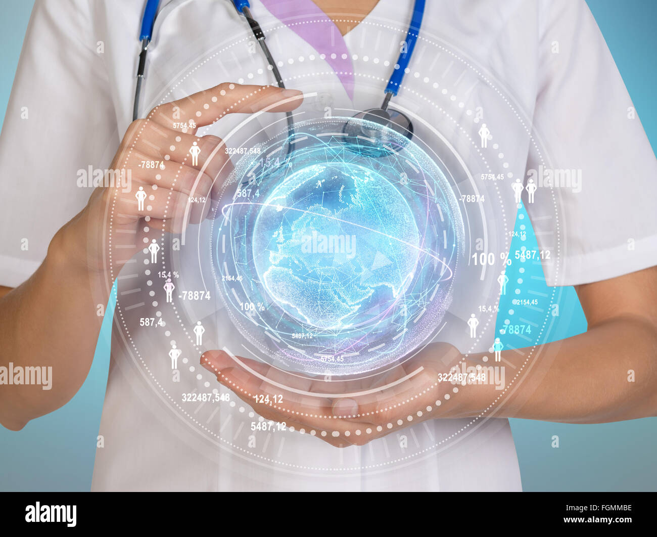 Medico tenendo un globo mondo nelle sue mani come medico un concetto di rete Foto Stock