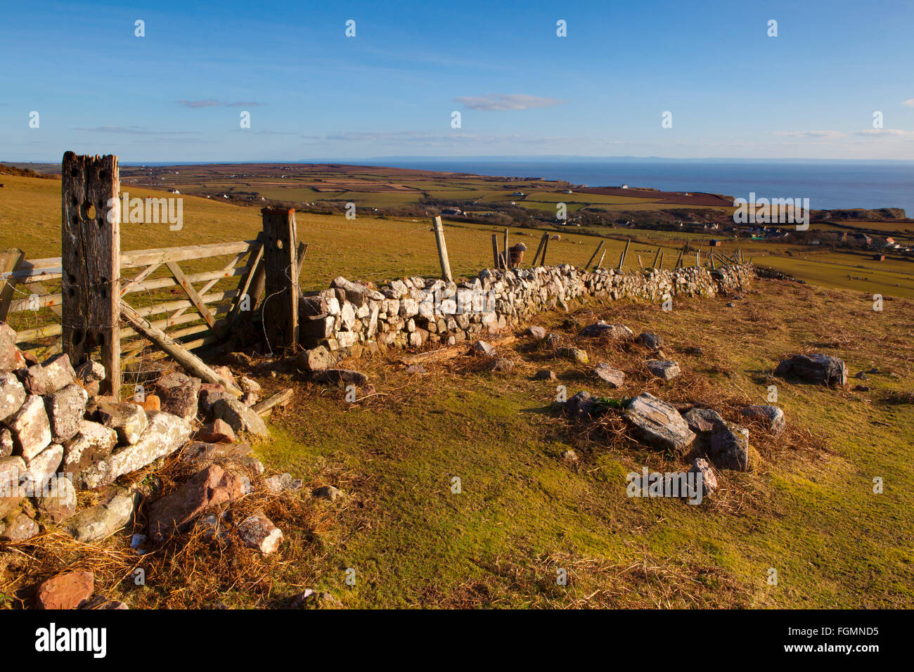Visualizzare la navigazione lungo una parete di stalattite dal Rhossili downs verso Middleton e Mewslade, Gower. Foto Stock