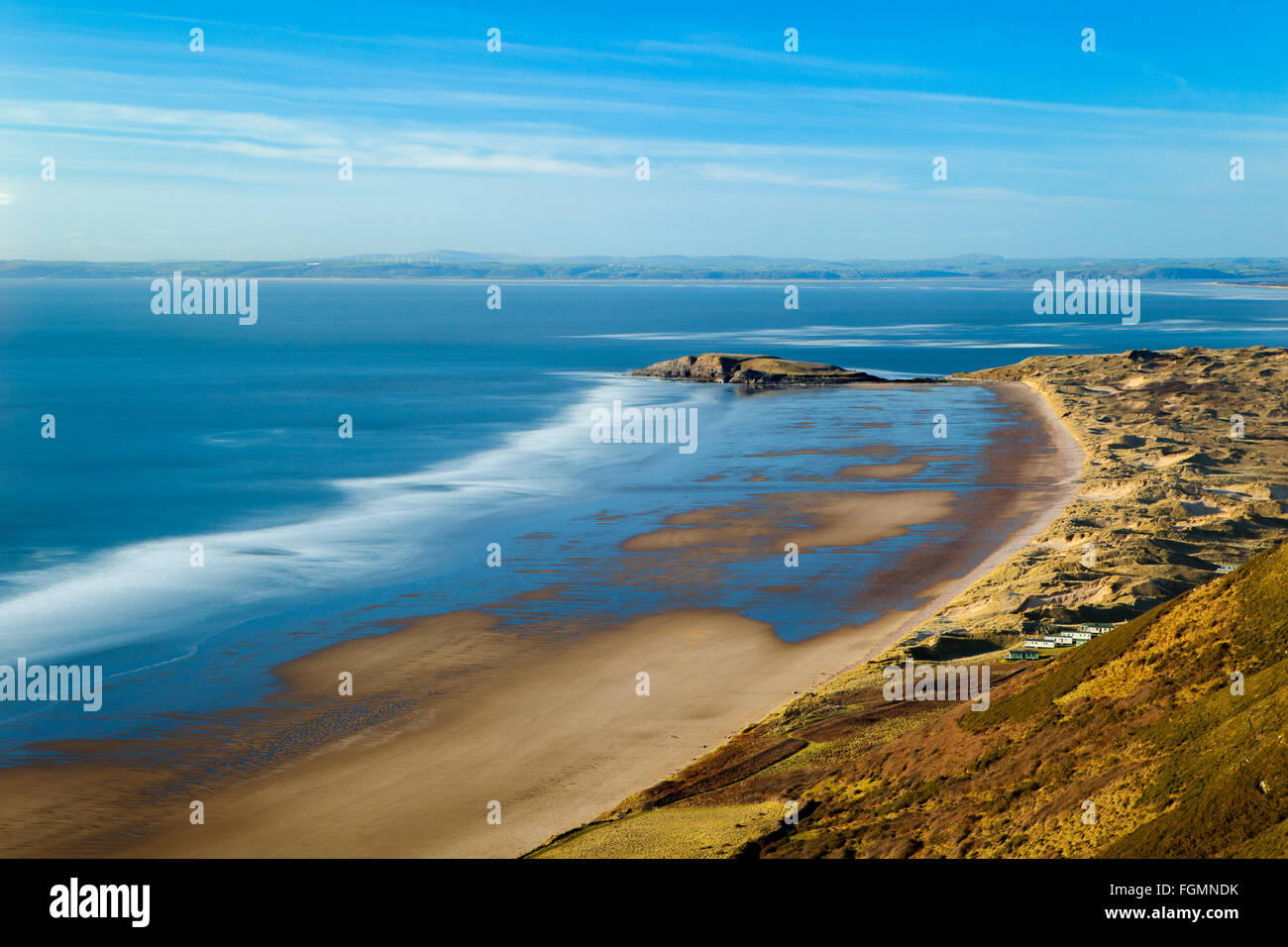 Burry isoloni isola e Llangennith dune e spiaggia come visto da Rhossili downs Foto Stock