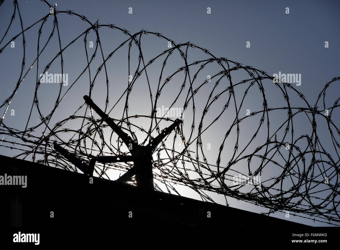 Filo di rasoio recinto sul USA Messico frontiera, Otay Mesa, California Foto Stock