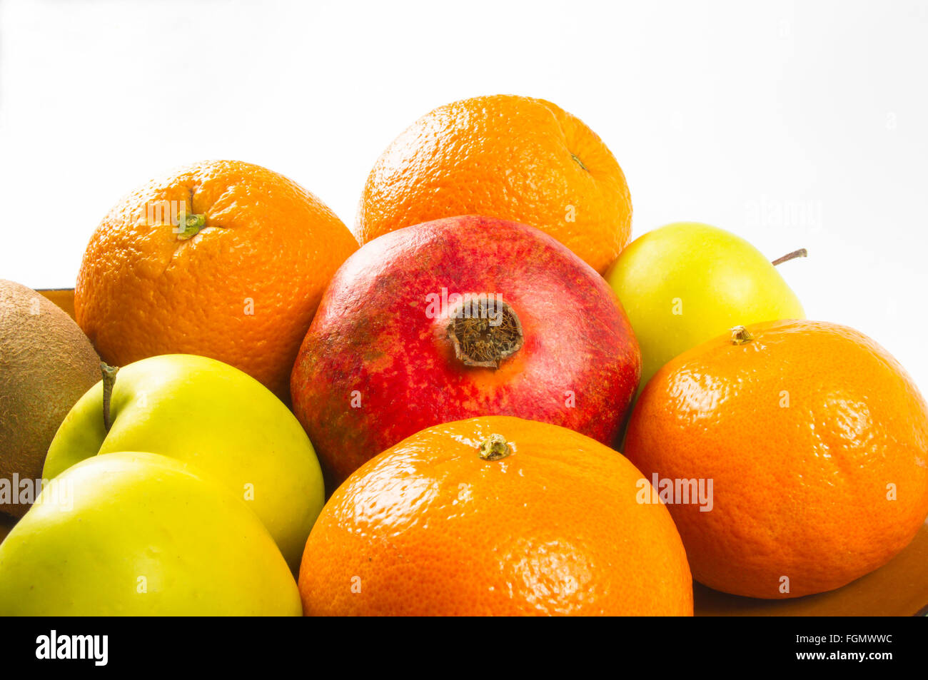 Assortimento di frutta esotica su sfondo bianco Foto Stock
