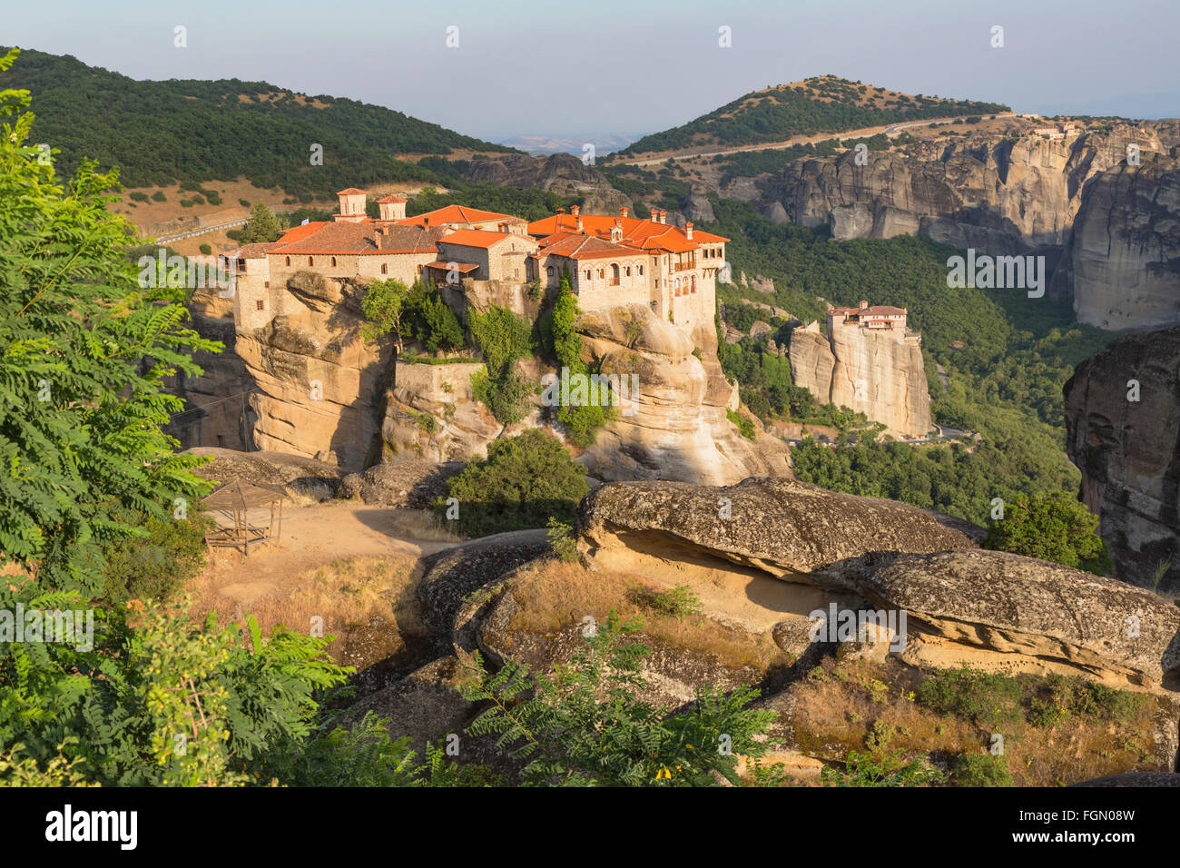 Meteora, Tessaglia, Grecia. Santo Monastero di Varlaam, o il monastero di tutti i Santi Varlaam, risalente al XVI secolo. Metero Foto Stock