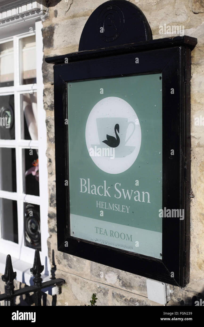 Cartello fuori il Black Swan hotel a Helmsley, North Yorkshire Foto Stock