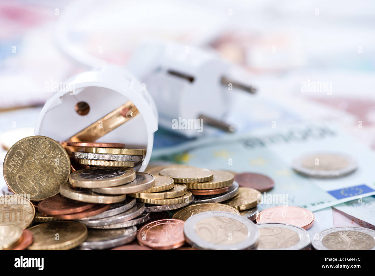 I costi energetici concetto con il denaro europeo (close-up shot) Foto Stock