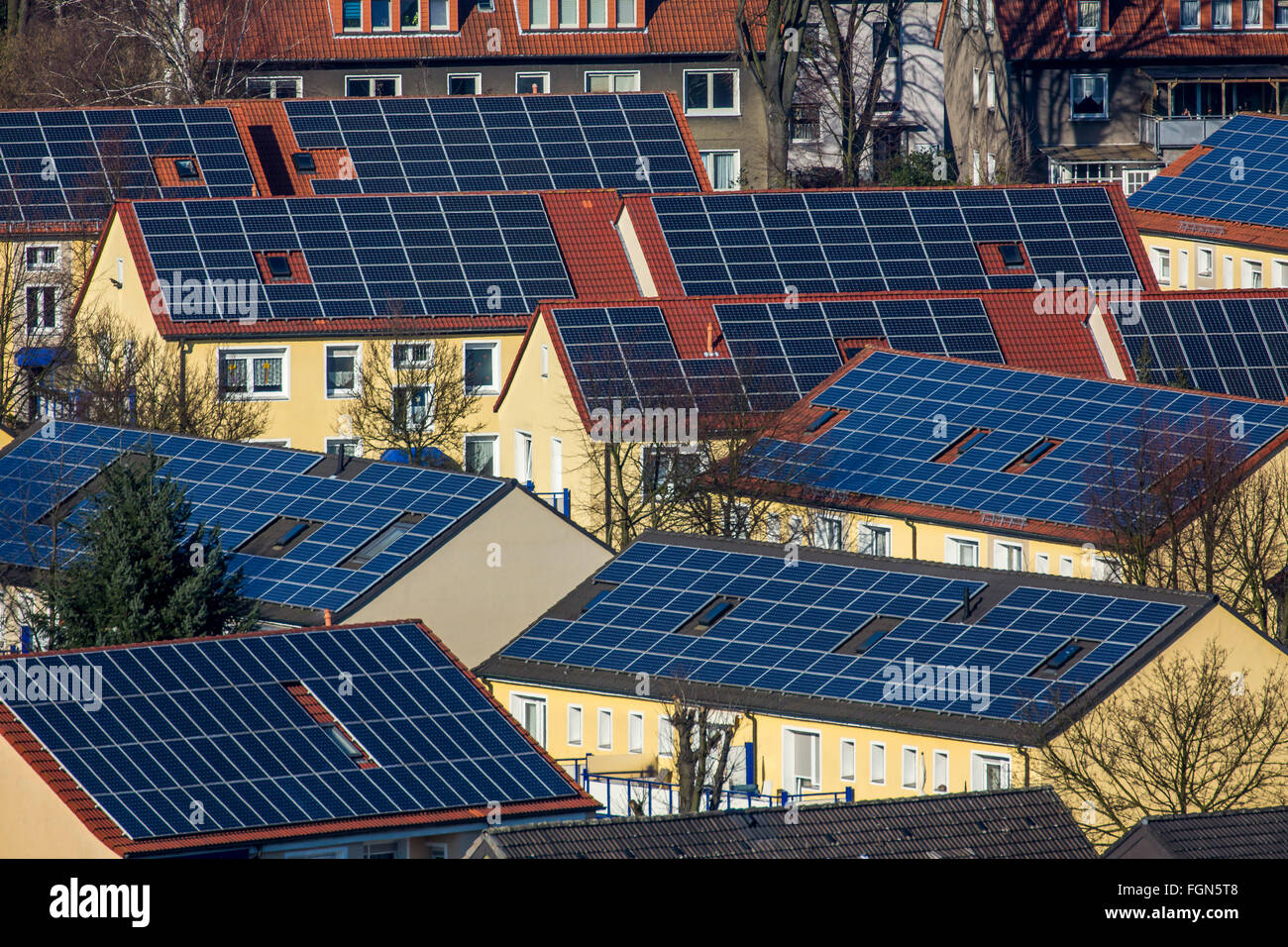 Case con pannelli solari sul tetto, energia solare, Bottrop, Germania Foto Stock