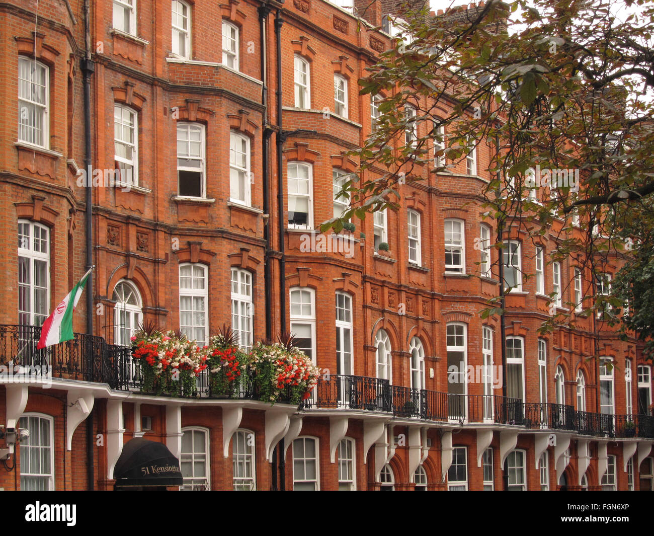 Blocco del Vittoriano fila di mattoni case in un quartiere di Londra. Foto Stock