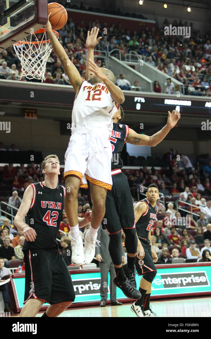 Los Angeles, CA, Stati Uniti d'America. Il 21 febbraio, 2016. USC Trojans guard Julian Jacobs (12) tentando un laico fino in gioco una tra USC Trojans vs UTAH Utes al Galen Center di Los Angeles, CA. Jordon Kelly/CSM/Alamy Live News Foto Stock