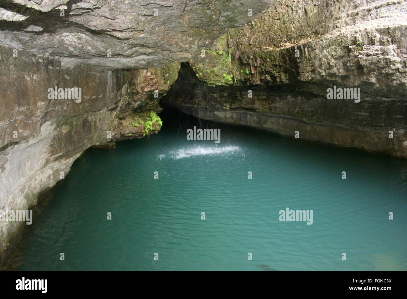 Grotta, cascata, calma e tranquilla, acqua Foto Stock