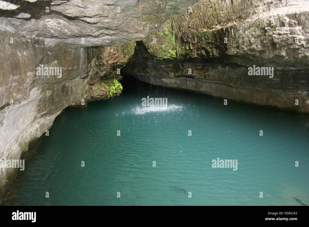 Grotta, cascata, calma e tranquilla, acqua Foto Stock