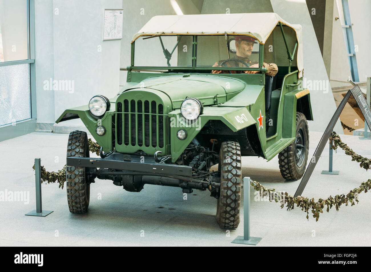 La Willys MB (Jeep, U.S. Army Truck, 4x4) era una trazione a quattro ruote motrici di veicoli di utilità. Minsk, Bielorussia. Esposizione di armi e equi Foto Stock