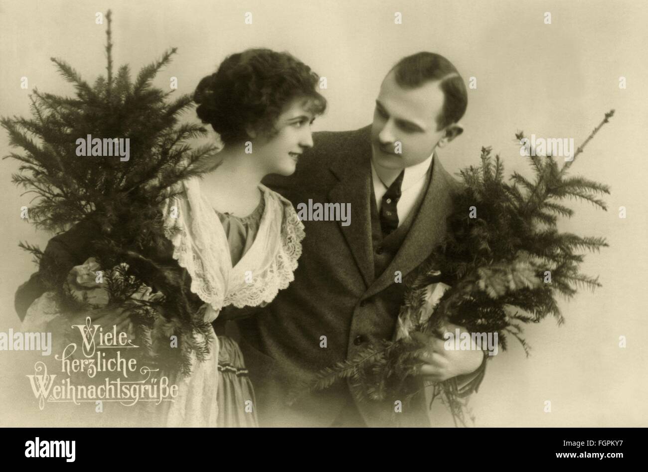Natale, albero di Natale, coppia con alberi di Natale, Germania, circa 1910, diritti aggiuntivi-clearences-non disponibile Foto Stock