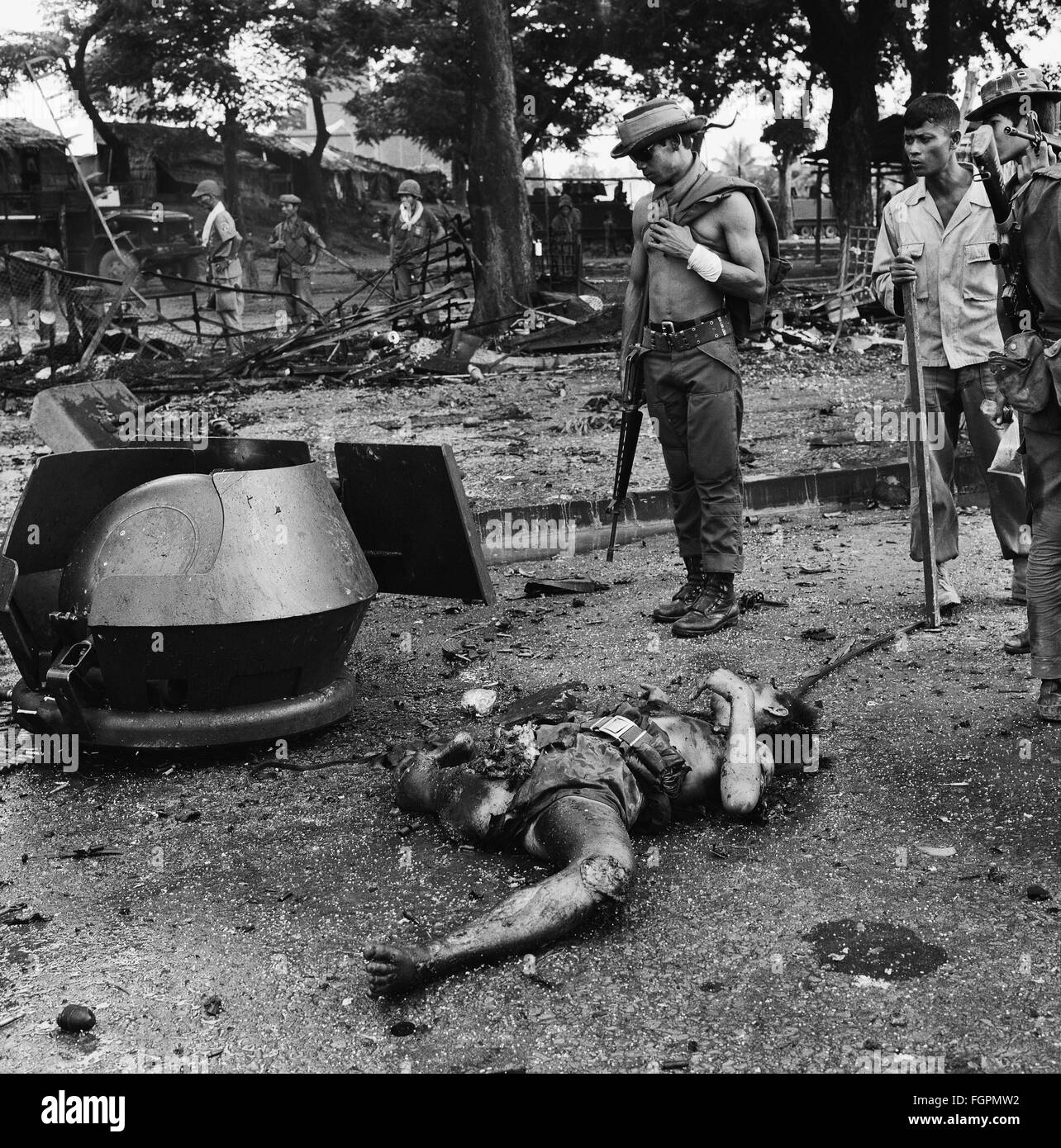 Guerra del Vietnam, attacco terroristico dei Khmer rossi contro il Phnom Penh captiale, vittima di una strada, 7.10.1972, diritti aggiuntivi-clearences-non disponibile Foto Stock