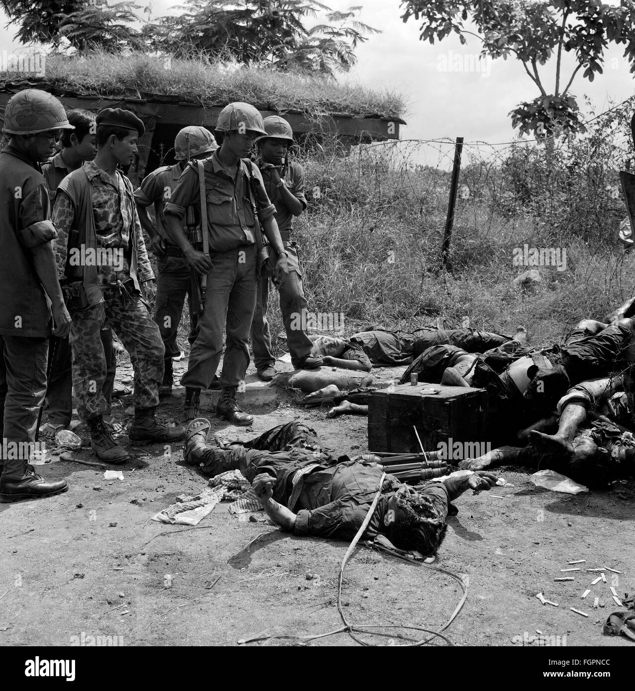 Guerra del Vietnam, attacco terroristico dei Khmer rossi contro il Phnom Penh captiale, vittima di una strada, 7.10.1972, diritti aggiuntivi-clearences-non disponibile Foto Stock