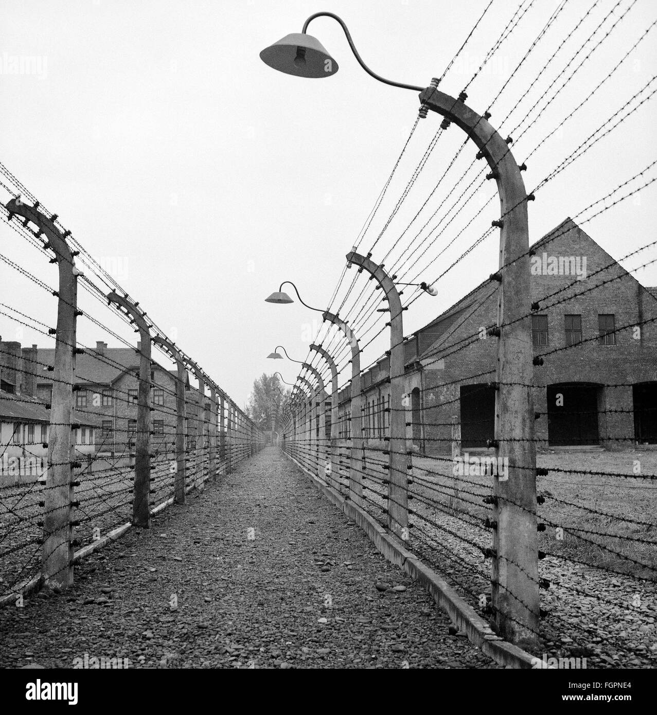 Nazismo / nazionalsocialismo, crimini, campi di concentramento, KZ, Auschwitz, Birkenau, recinzione spinato, anni settanta, diritti aggiuntivi-clearences-non disponibile Foto Stock