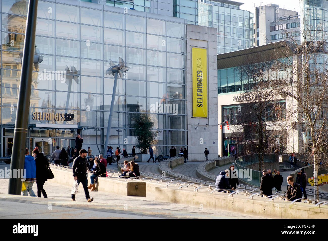 Manchester, Regno Unito - 16 Febbraio 2016: Exchange Square e il Manchester magazzini Selfridges Foto Stock