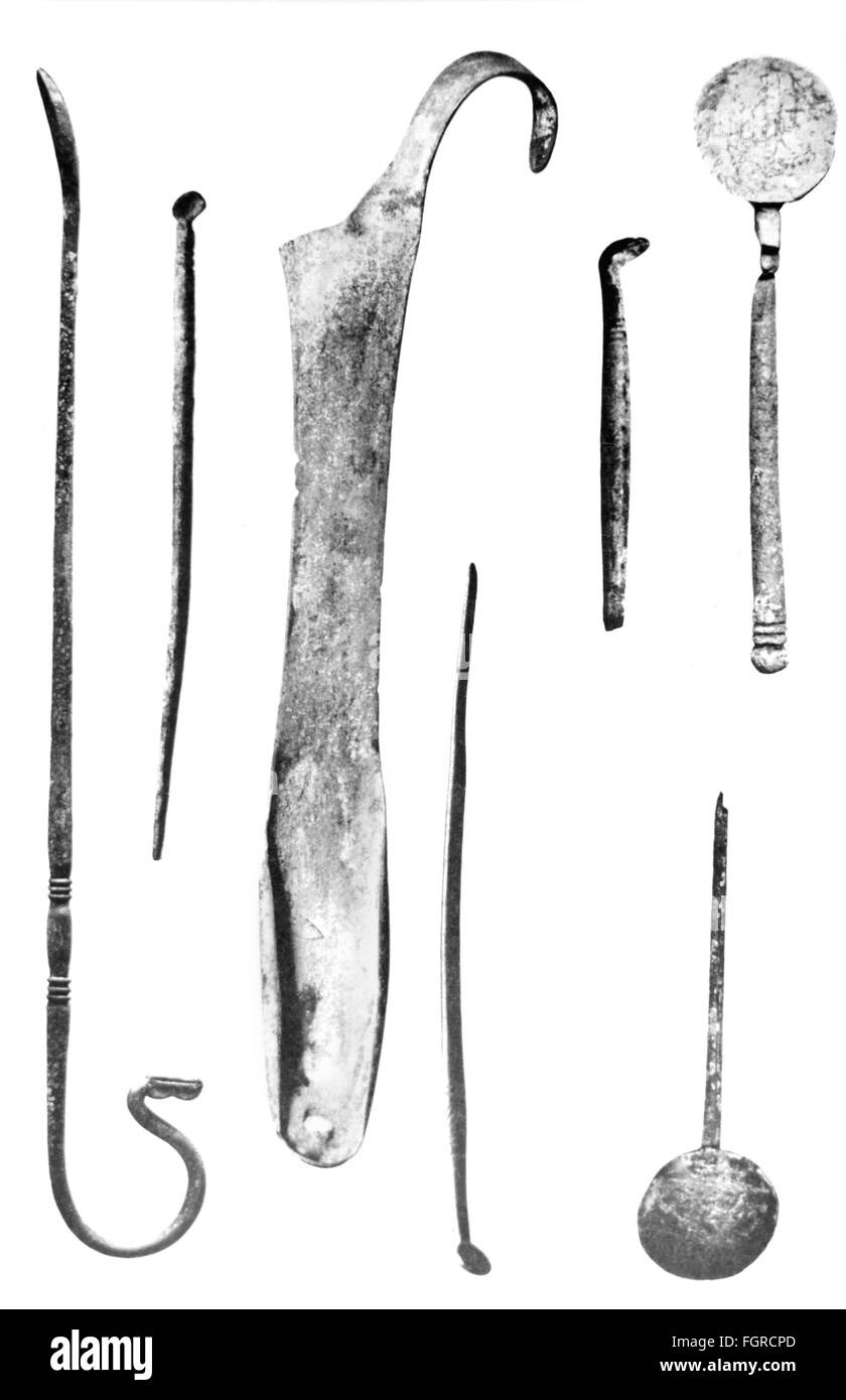 Medicina, strumenti / attrezzature, strumenti chirurgici antichi, bronzo, avorio, fuori: Theodor Meyer-Steineg (1873 - 1936), 'Ein Beitrag zur anticen Akiurgie', Jena, 1912, diritti aggiuntivi-clearences-non disponibile Foto Stock