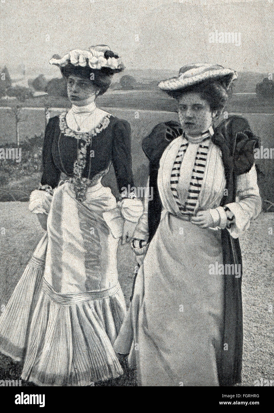 Moda, inizio 20 ° secolo / fine del secolo, Signore in abiti per il corso di gara, Parigi, fuori: 'Die Woche', numero 25, Berlino, giugno 1901, diritti aggiuntivi-clearences-non disponibile Foto Stock