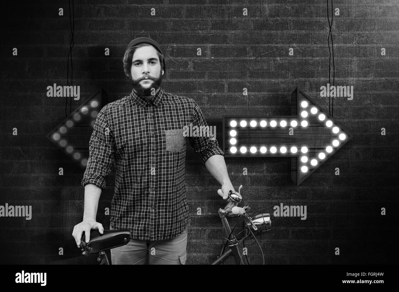 Immagine composita del hipster con bicicletta contro recinzione Foto Stock