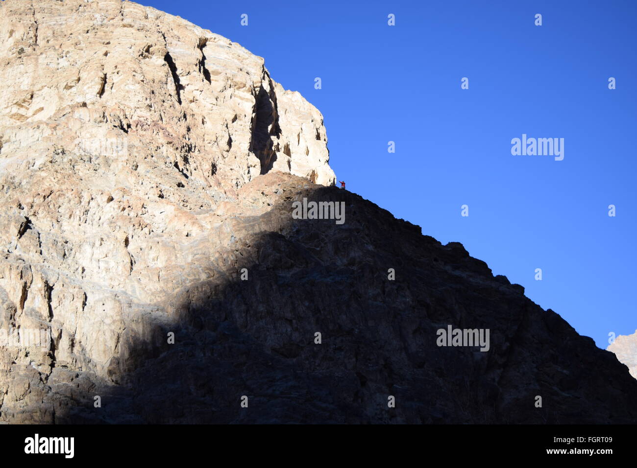 Due uomini sulla cima della montagna per la sessione di foto Foto Stock