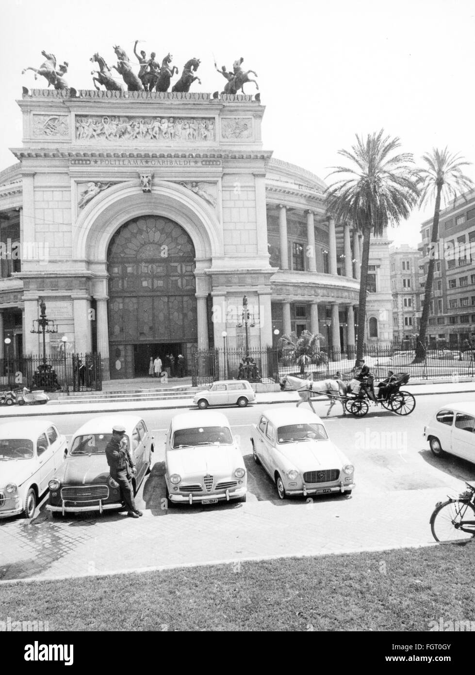 Geografia / viaggio, Italia, Palermo, edifici, Teatro Politeama Garibaldi, vista esterna, anni 50, diritti-aggiuntivi-non-disponibili Foto Stock