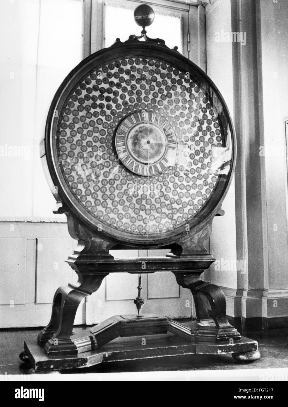 Geografia / viaggio, Germania, Dresda, museo / musei, Matematica il salotto fisico nello Zwinger, orologio mondiale di Andreas Gaertner, circa 1700, marzo 1967, matematico - fisicamente, museo, musei, scienze naturali, scienze, orologio, orologi, esposizione, mostre, esposizione, Germania orientale, GDR, DDR, Germania orientale, Germania orientale, Sassonia, Europa centrale, anni 60, anni 60 XX secolo, nessuna gente, comunità, comunità, storico, storico, Gaertner, Gärtner, Gartner, diritti aggiuntivi-clearences-non disponibile Foto Stock