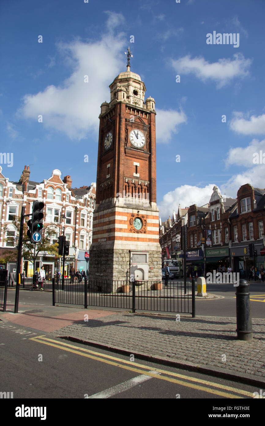 La torre dell orologio in Broadway, Crouch End, Londra, Inghilterra Foto Stock