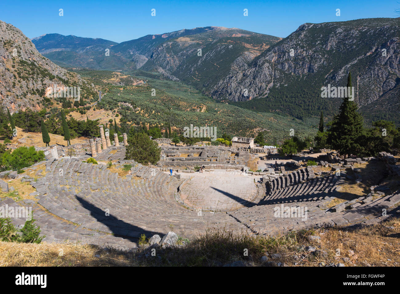 Antica Delphi, Phocis, Grecia. Il teatro di Delfi, risalente al IV secolo A.C. Foto Stock