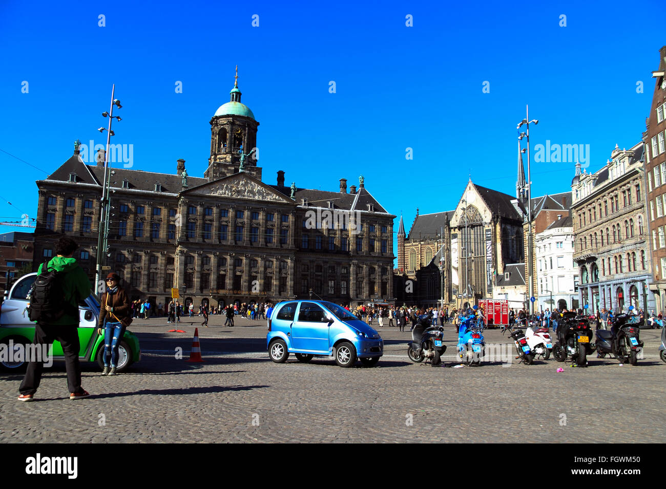 Il Palazzo Reale e la Nieuwe Kerk, nuova chiesa, Piazza Dam, Amsterdam, Paesi Bassi Foto Stock