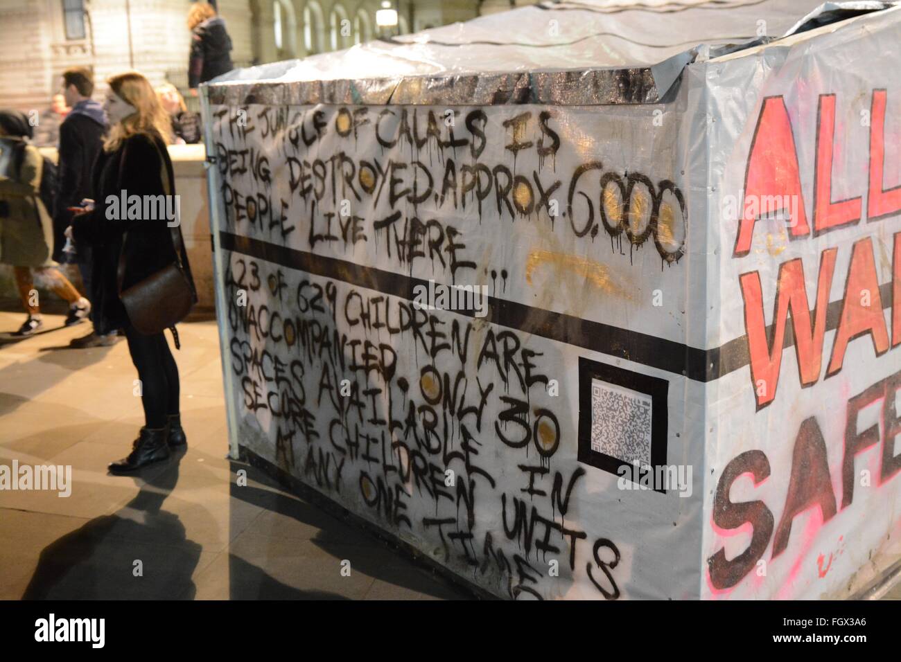 Londra, Regno Unito. Il 22 febbraio, 2016. Calais shack intonacato in graffiti. Credito: Marc Ward/Alamy Live News Foto Stock