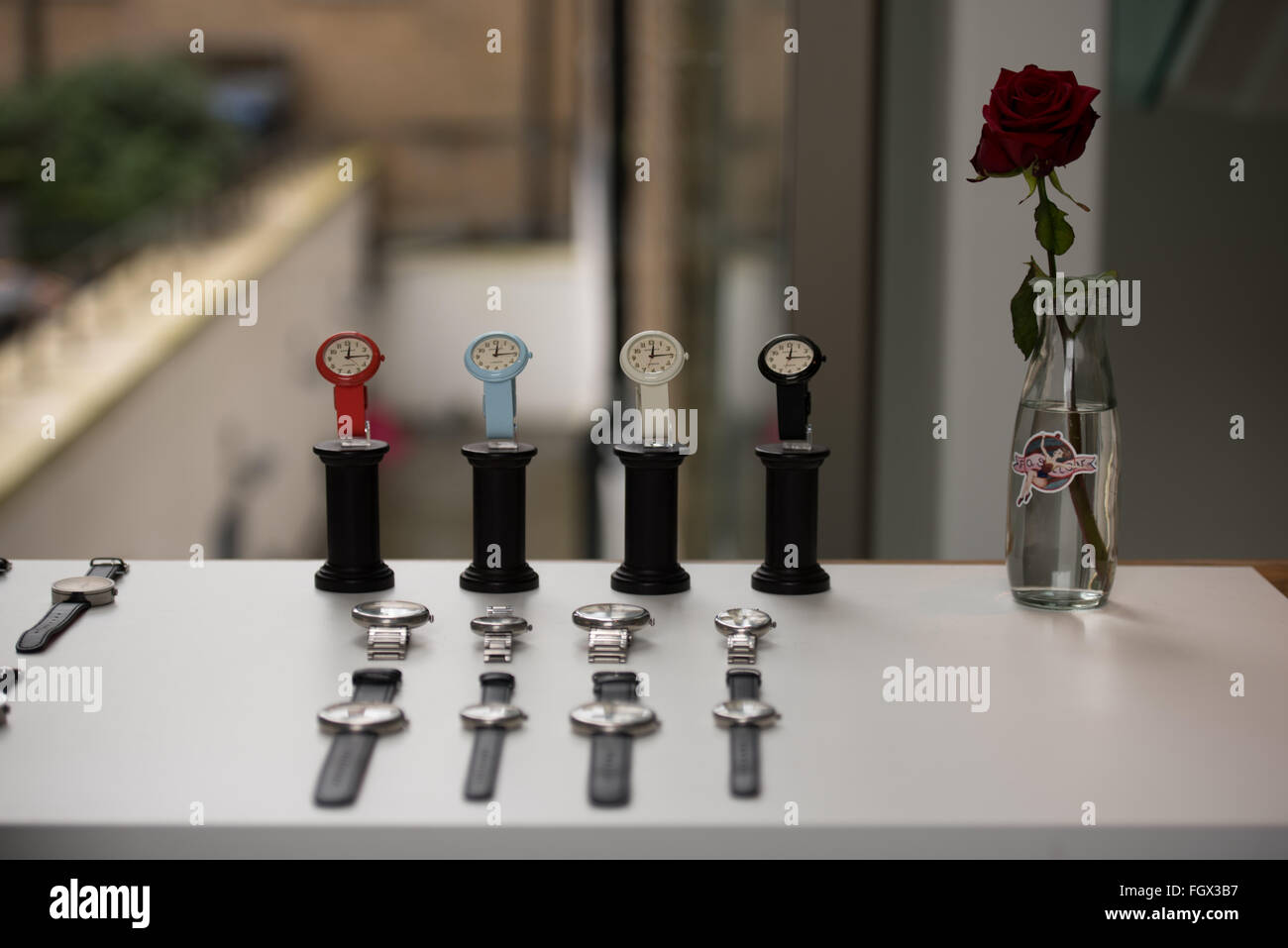 Londra, UK, 22 febbraio 2016, un display di orologi da Newgate orologi al convogliatore Londra Womensware Trade Show, London Fashion Week Credito: Ian Davidson/Alamy Live News Foto Stock
