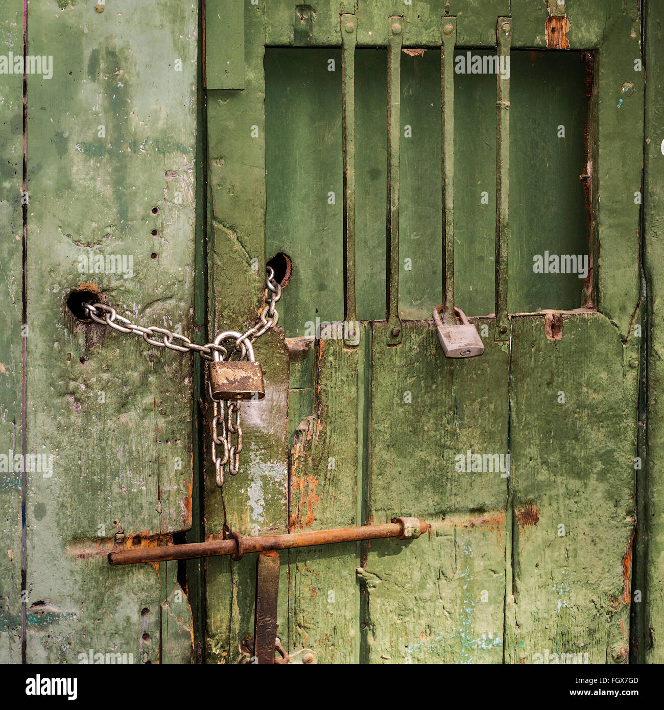 Door locked barred immagini e fotografie stock ad alta risoluzione - Alamy