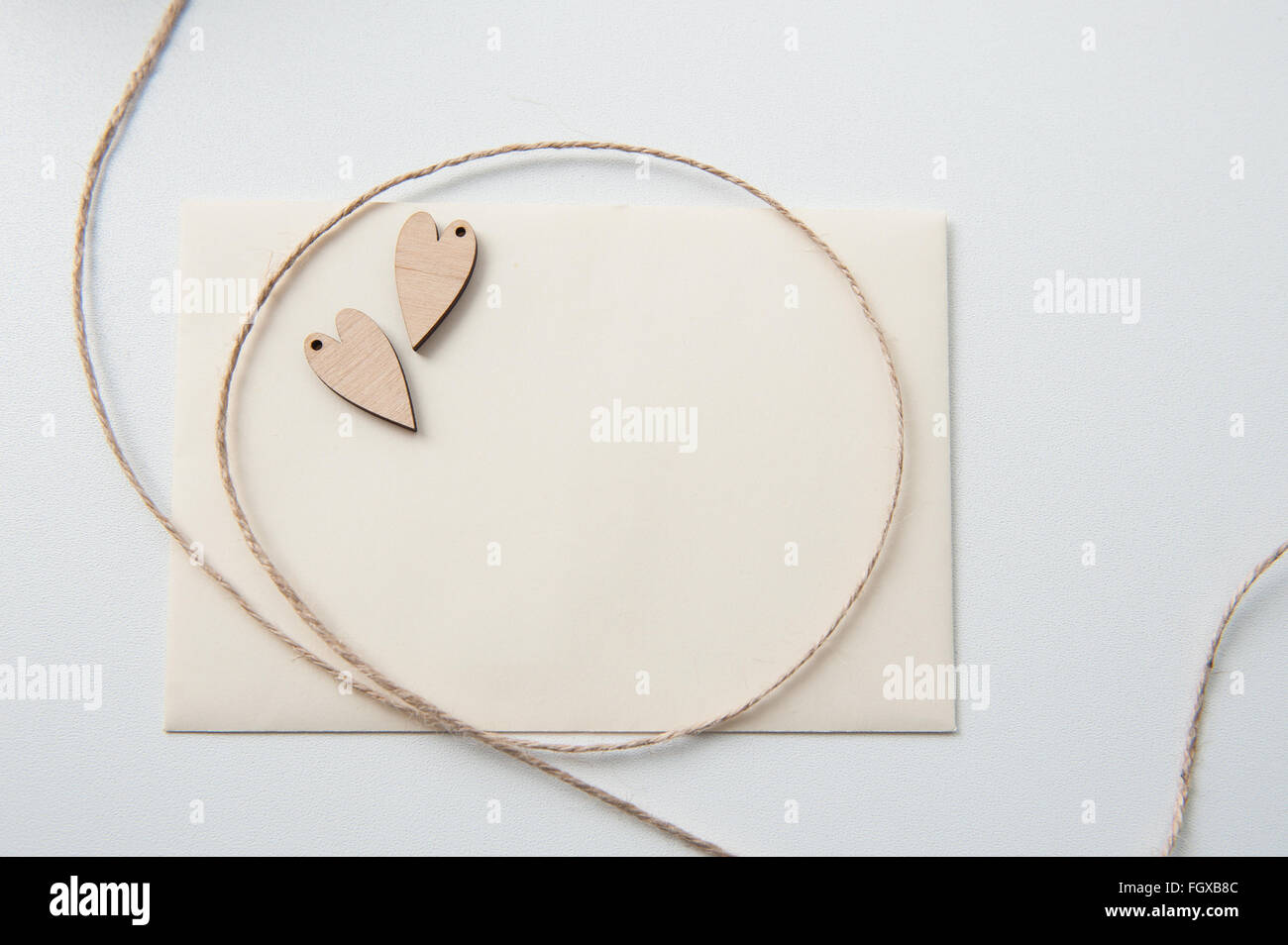 Valentines card con cuore in legno e del luogo per il testo Foto Stock