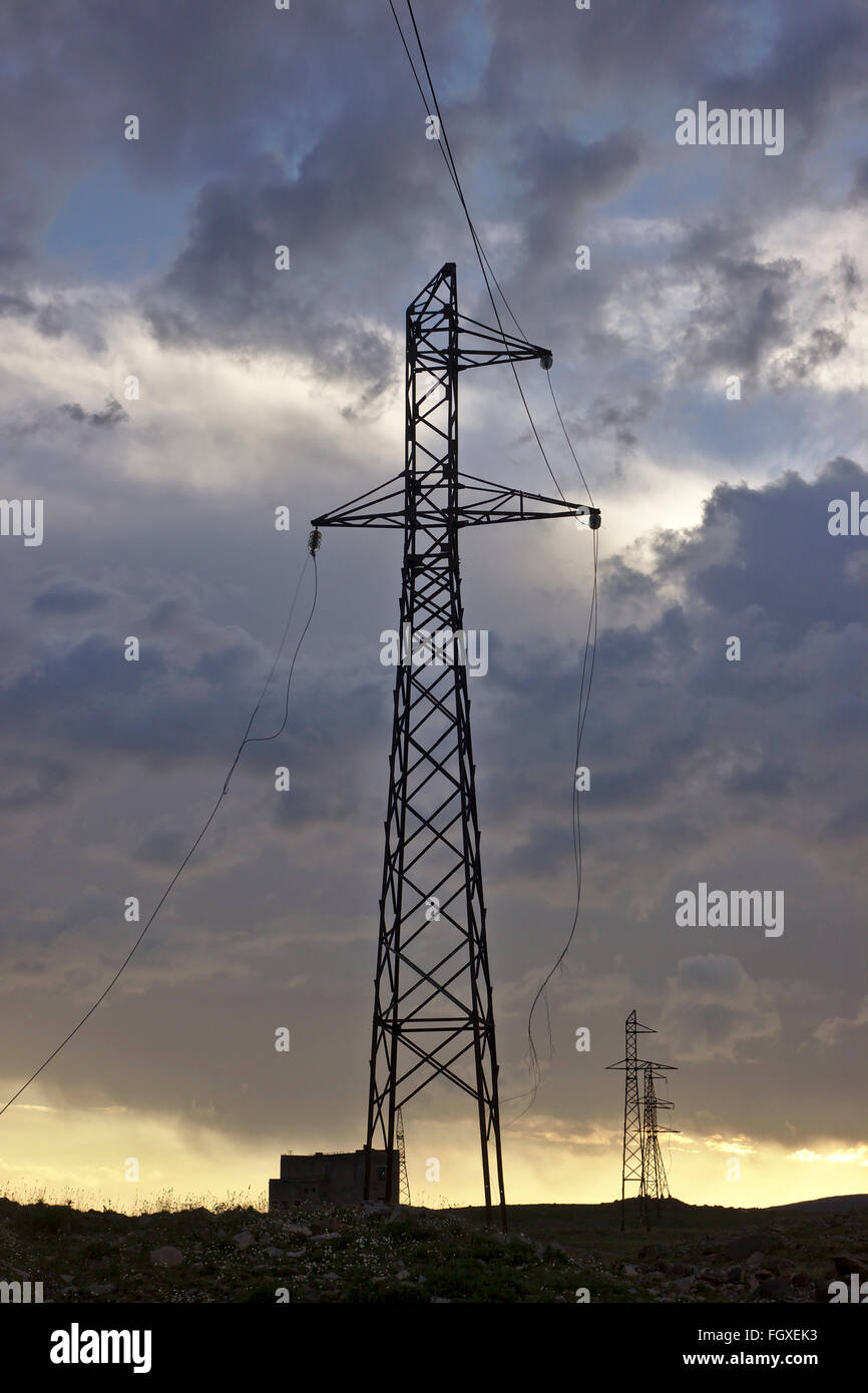 Rotture di linea elettrica nei pressi di Kari Lich, Monte Aragats, Armenia Foto Stock