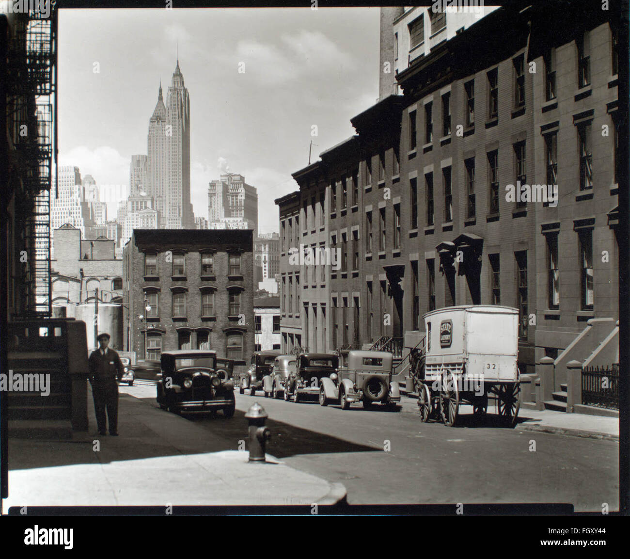 1930 - il salice e il Pioppo Street, Brooklyn (Berenice Abbott) Foto Stock