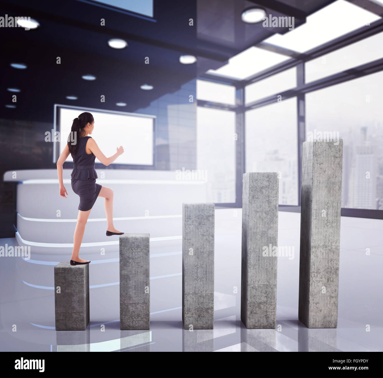 Immagine composita di imprenditrice intensificando Foto Stock