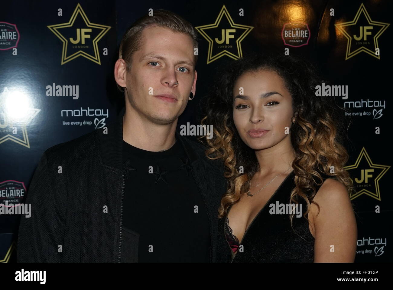 Londra, Regno Unito. Il 22 febbraio, 2016. Lewi Morgan e Ella Eyre frequentare la JF London scarpa - launch party al W Hotel di Londra, Regno Unito. Credito: Vedere Li/Alamy Live News Foto Stock