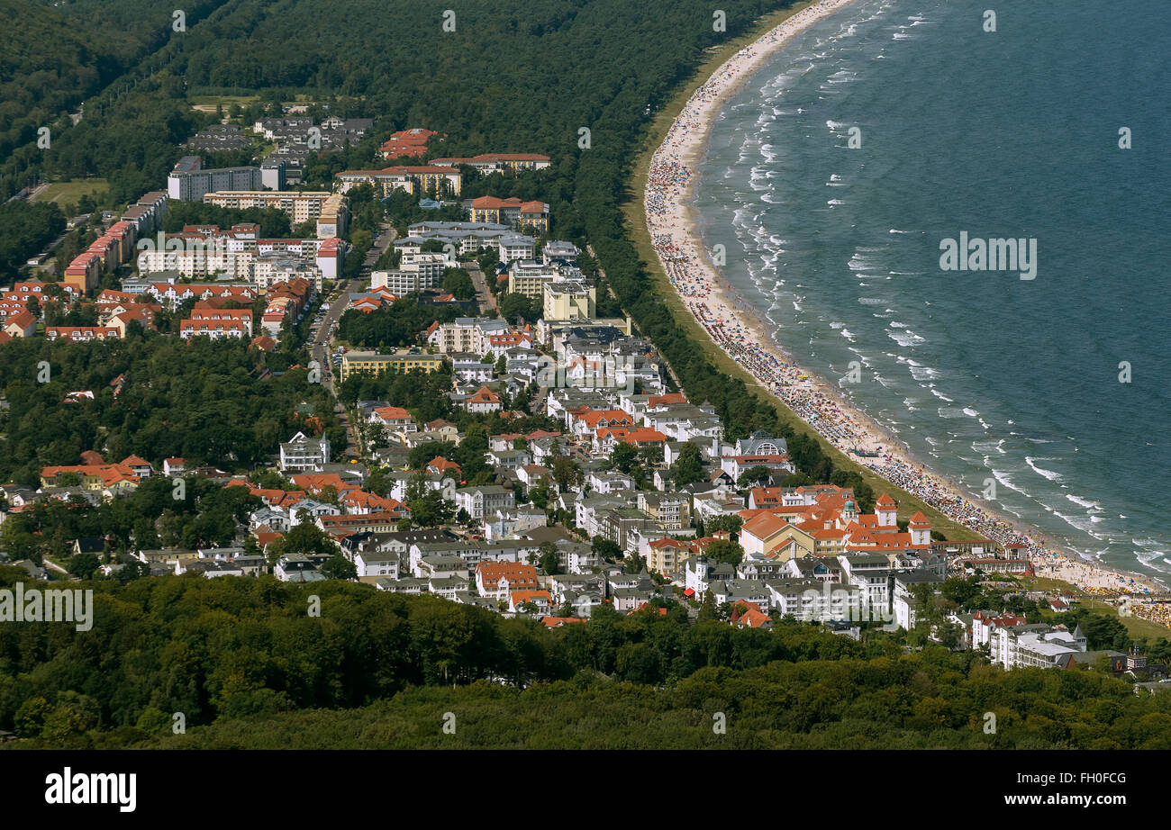 Vista aerea, la spiaggia e gli investitori di Binz, Lancken-Granitz, con una spiaggia di sabbia, Binz, Ruegen isola, Mar Baltico, Mar Baltico Foto Stock