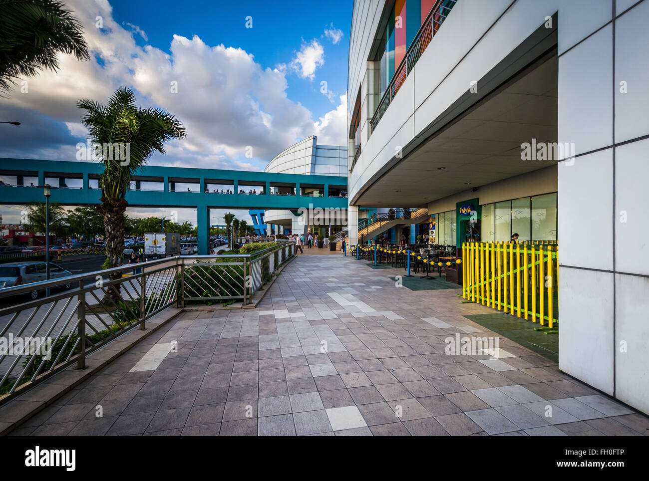 La parte esterna del centro commerciale Mall of Asia in Pasay, Metro Manila nelle Filippine. Foto Stock