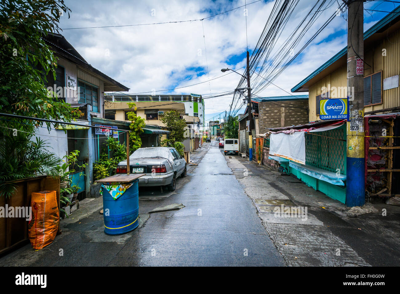 Uno stretto vicolo in Poblacion, Makati, Metro Manila nelle Filippine. Foto Stock