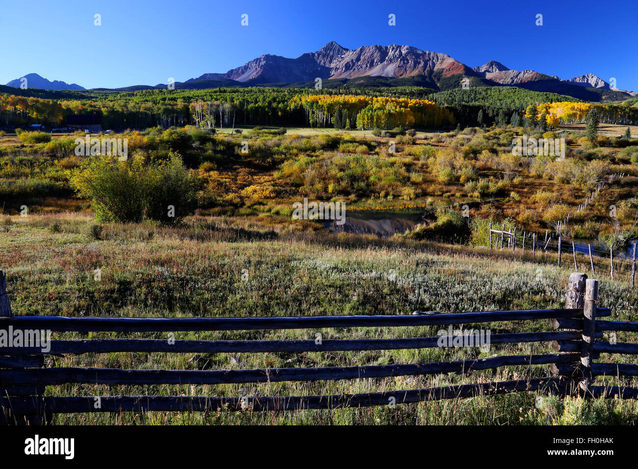 Mount Wilson Mesa Rocky Mountain Ranch Colore di autunno recinzione Foto Stock