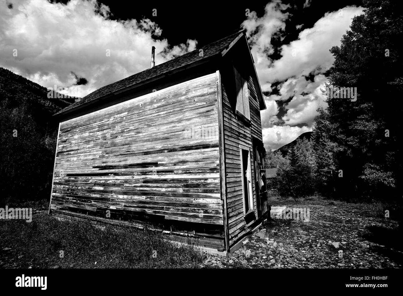 Vecchia casa in bianco e nero di San Juan National Forest Colorado Montagne Rocciose Foto Stock