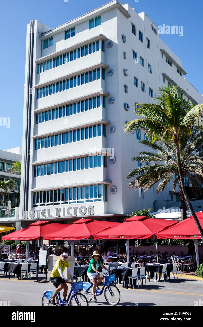 Miami Beach Florida, Ocean Drive, Capodanno, hotel, alloggio, hotel, ristoranti, ristoranti, ristoranti, ristoranti, caffè, al fresco marciapiede fuori tavoli, um Foto Stock