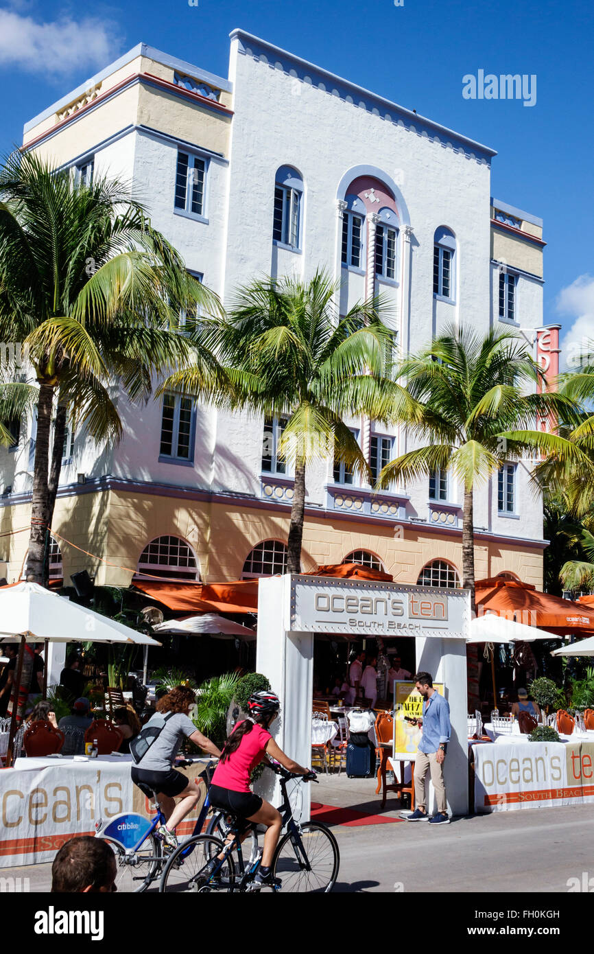 Miami Beach Florida, Ocean Drive, Capodanno, hotel, alloggio, hotel, ristoranti ristoranti, ristoranti, ristoranti, caffè, al fresco marciapiede fuori tavoli, Oc Foto Stock