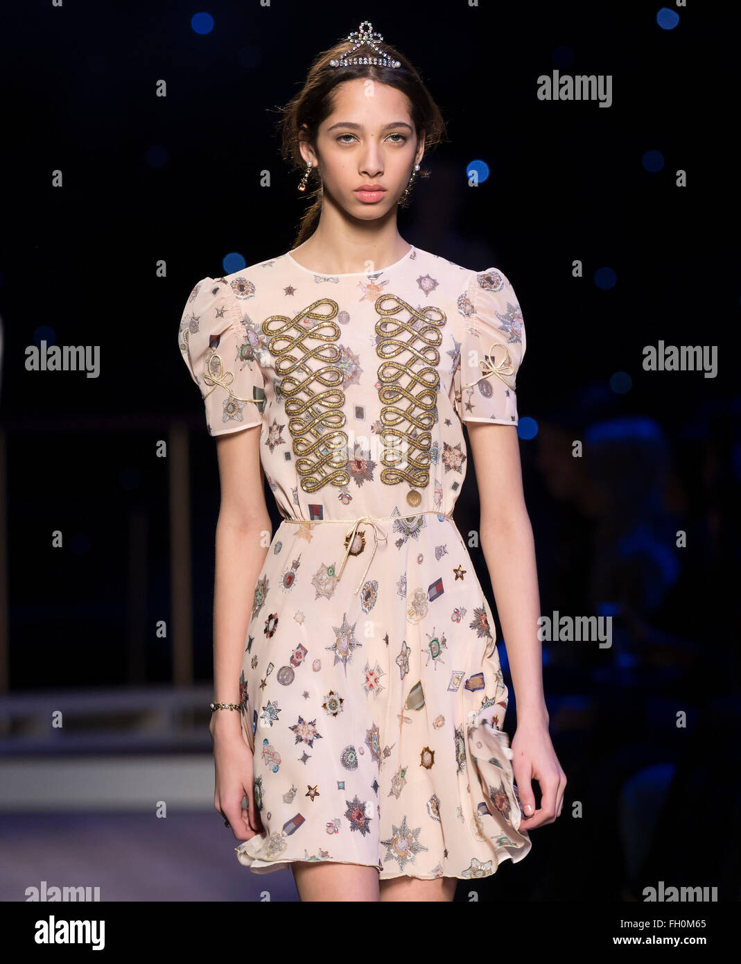 La città di New York, Stati Uniti d'America - 15 Febbraio 2016: Yasmin Wijnaldum passeggiate la pista di Tommy Hilfiger donna mostra durante NYFW F/W 2016 Foto Stock