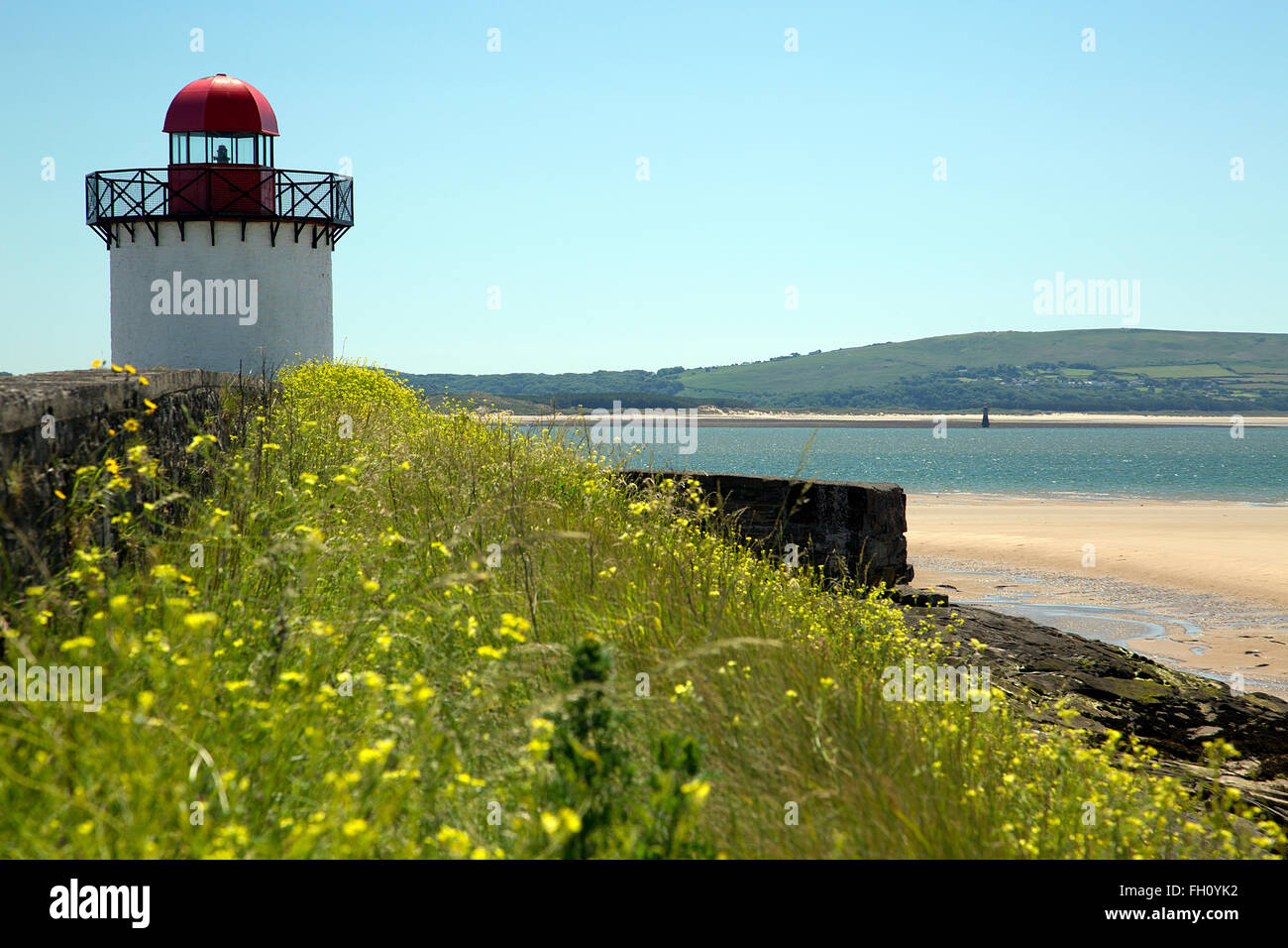 Burry Port Faro e Whitford faro, Loughor estuario, Millennium parco costiero, Llanelli, Carmarthenshire, Wales, Regno Unito Foto Stock