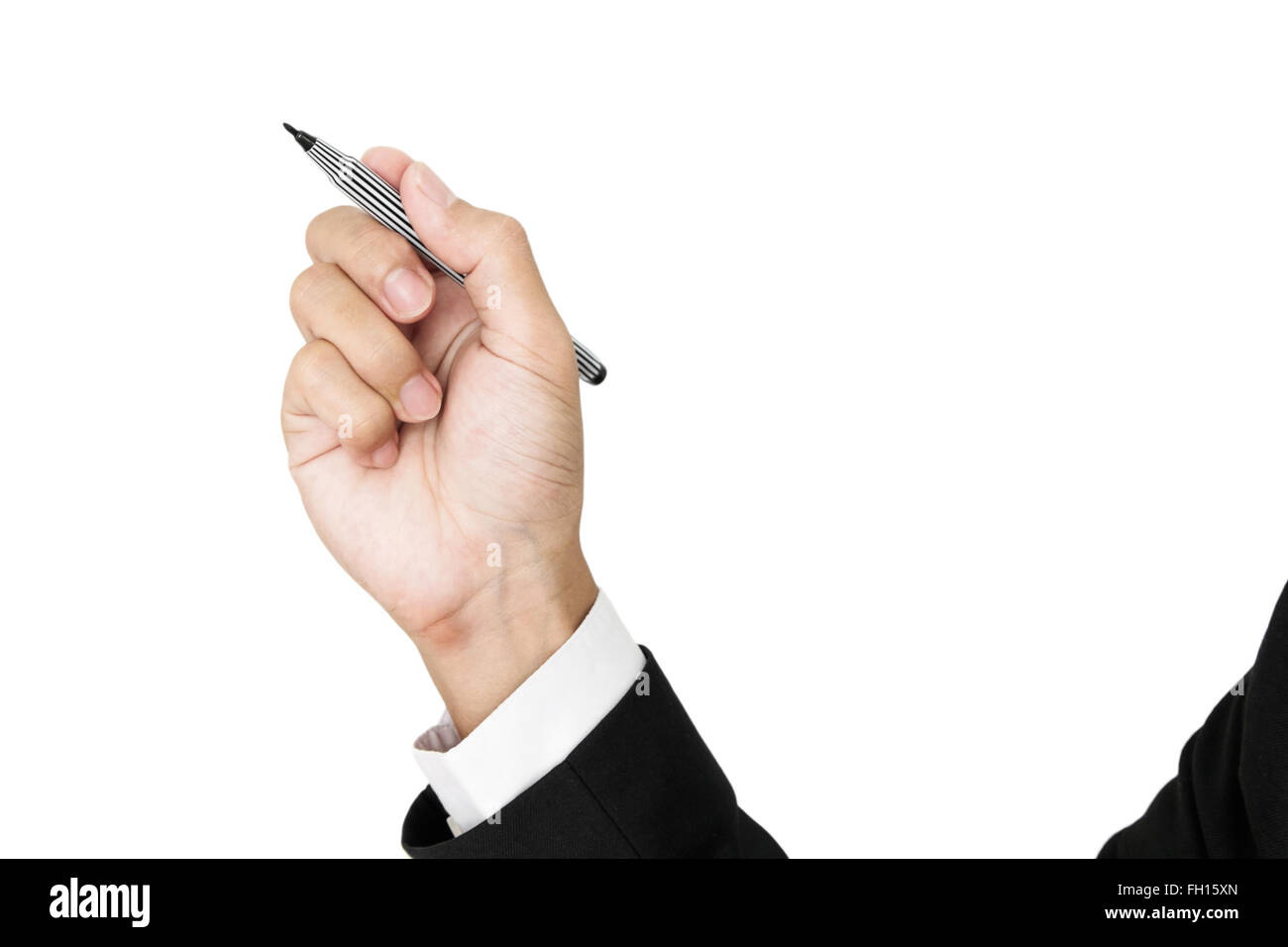 Imprenditore tenendo la penna in posizione di scrittura a schermo di messa a fuoco selettiva, isolato su sfondo bianco Foto Stock