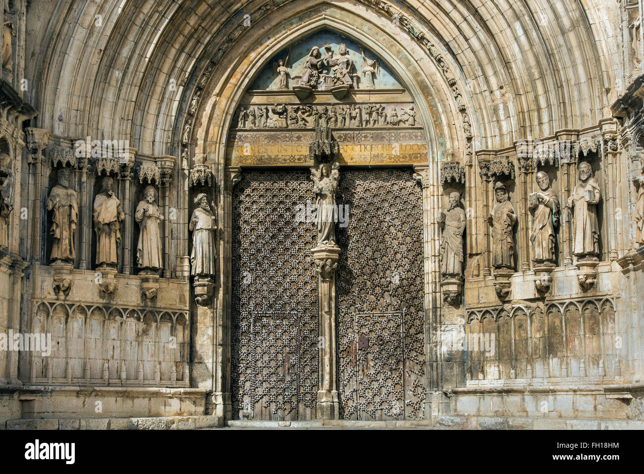 Portale della datato XIV secolo gotica Basilica de Santa Maria la Mayor, Morella, Comunidad Valenciana, Spagna Foto Stock