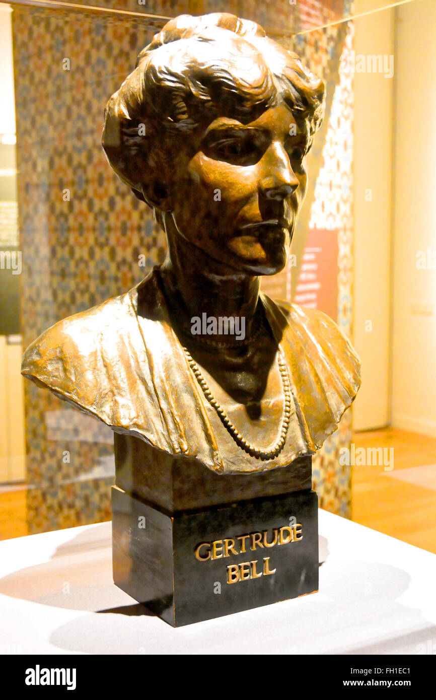 Busto in bronzo di archeologa Gertrude Bell da A.Acheson Foto Stock
