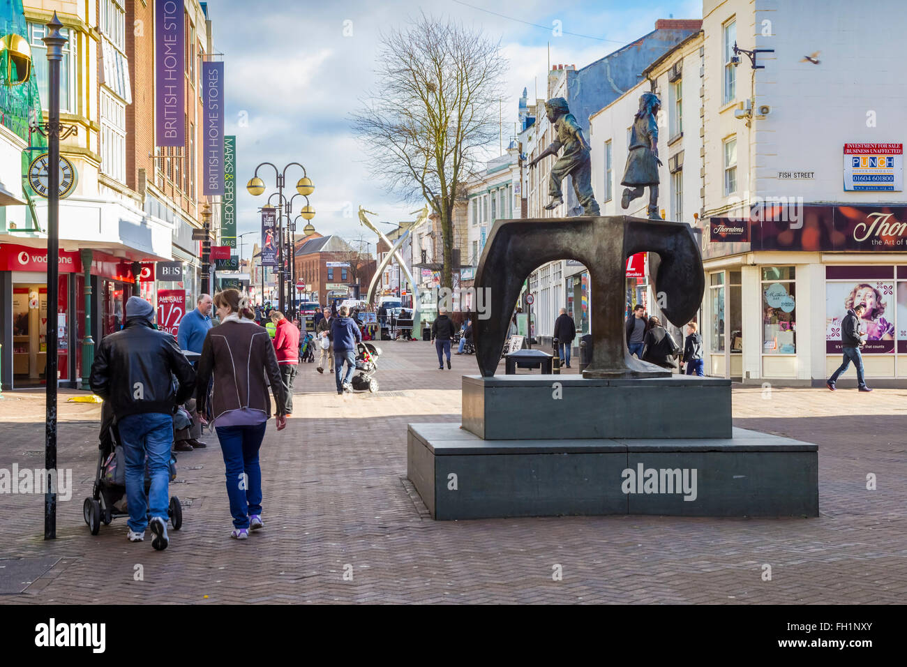 Statue in Abington st, centro di Northampton U.K. Foto Stock